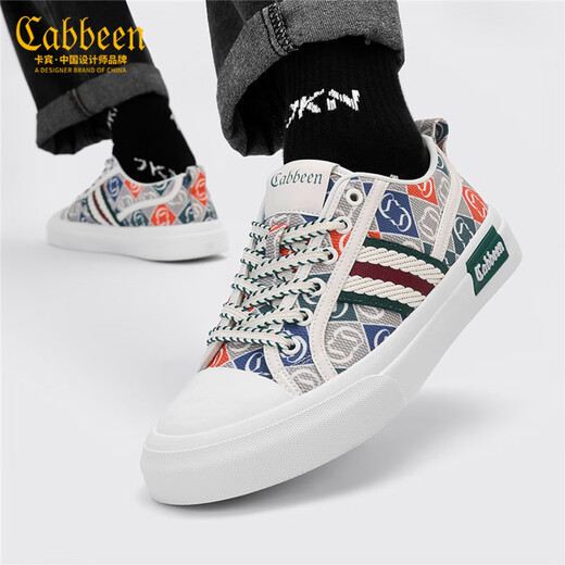 Carabin toile chaussures chaussures masculines pour les chaussures de planche décontractées respirant les chaussures de couleur polyvalente pour hommes pour les hommes à la mode des hommes à la mode masculine.