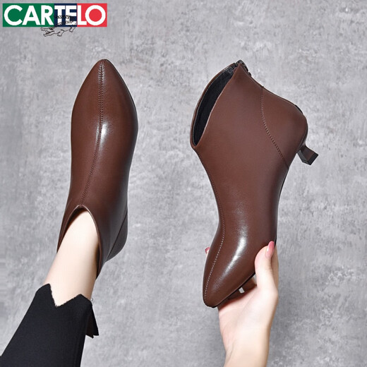 卡帝乐鳄鱼（CARTELO）2025新款小跟高跟鞋秋冬季真皮小短靴尖头细跟裸靴女及踝春秋单靴 黑色-3公分(单里) 34