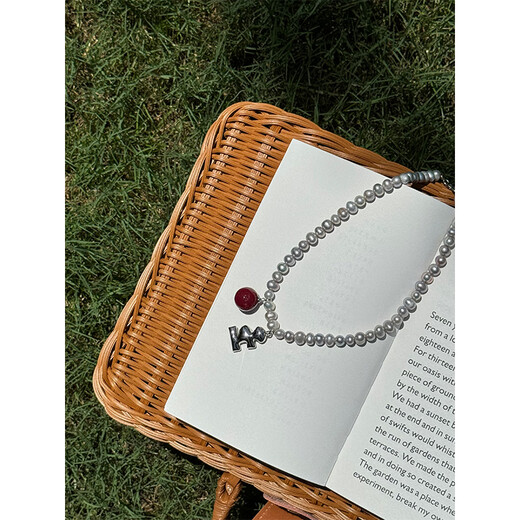 Tagi.<Cream Cherry>Freshwater Alien Pearl Imagination Cherry Pendant Necklace Cream Cherry