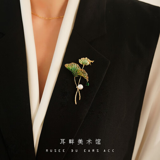 QUAMER gold store model A lotus leaf dragonfly Chinese style brooch design niche high-end women's suit corsage brooch brooch