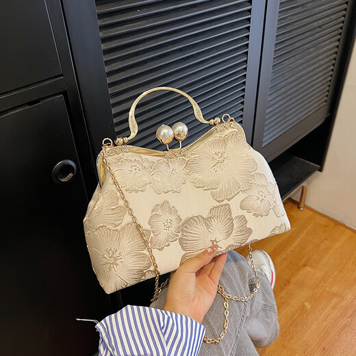 Kuqidaishu bag Frauenmodet gestickt Pearl Clamp Hand Cheongsam Bag 2024 Neue Kette One-Shoulder Flower Crossbody Bag Blau