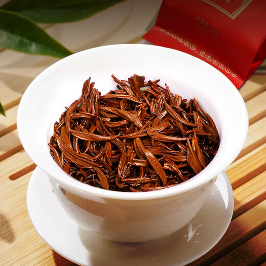Eine Tasse duftender Tee schwarzer Tee Jinjunmei Wuyishan Sonder der 250 g Geschenkbox Neue Teengeschenke und Geschenke für sich selbst zum Ältesten zum Ältesten