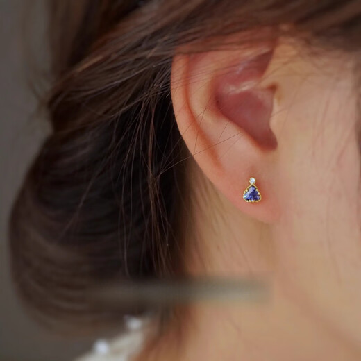 Simple and elegant tanzanite earrings, tanzanite island s925 silver for women, exquisite zircon inlay, shiny, compact, golden pair