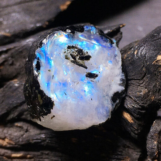 Micro Boat Crystal Sri Lanka Blue Moonstone Raw Stone Pendant Blue Light Strong Mineral Specimen One Thing One 536 496