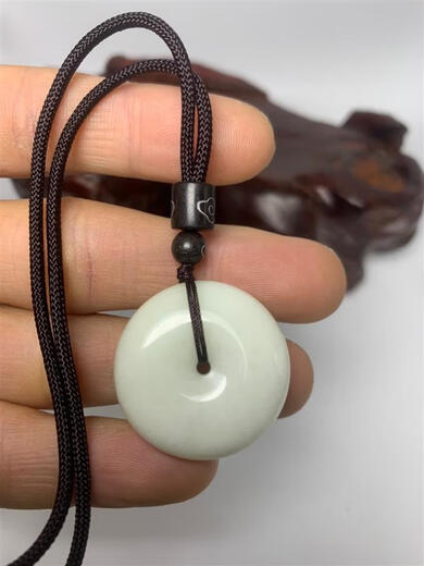 Guanpu Pavilion natural Shaanxi Lantian jade safety buckle pendant Xi'an scenic area sub-model couple model white and delicate