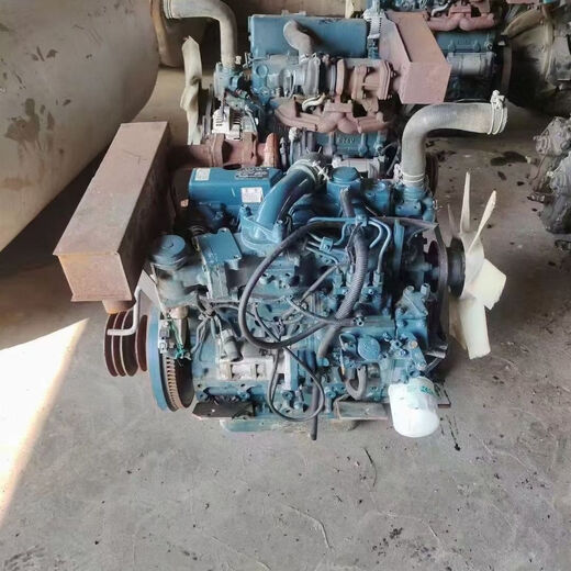 Kubota V2403 V2203 D1105 D902 D782 Moteur diesel importé 488 688 Four cylindre et accessoires