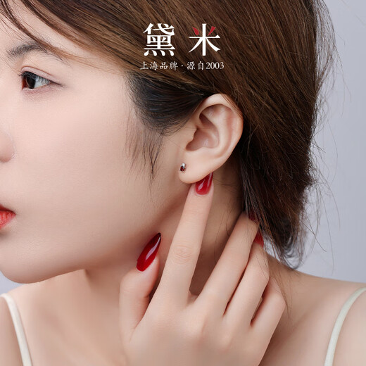 Demi Taolu garnet earrings, classic simple commuting versatile earrings S925 silver earrings as a gift for your girlfriend