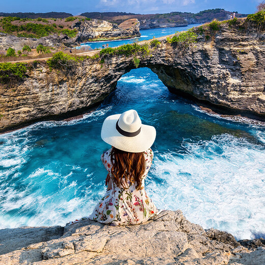 Indonesia Bali Tourism Surabaya Volcano Group Tour/Mount Bromo/Sewu Waterfall Hiking/Watching the Sunrise/Including 2 Nights Hotel/3 Days 2 Nights Surabaya August