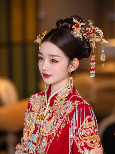 Mixin new 2025 new Chinese style light-colored Xiuhe clothing headwear, age-reducing dressing gown accessories, small lantern hairpin Xiuhe hair accessories, gold and red six-piece set of earring clips