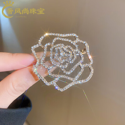 Fat Donglai's same style, high quality, camellia brooch, sweater brooch, women's brooch, design, niche and delicate, silver - sparkling diamond rose brooch