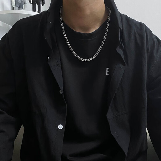 Ostantin Cuban necklace for men, high-end, handsome, trendy titanium steel clavicle chain, birthday and Valentine's Day gift for boyfriend and husband. Cuban necklace - about 6MM thick and 60CM long (approximately below the collarbone)