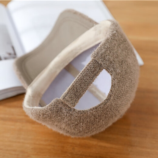 Nozhi mignon poilu automne et chapeau de baseball hiver