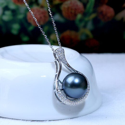 Manzhutang light luxury jewelry Tahitian black pearl pendant S925 silver single black pearl pendant clavicle chain for wife and mother 11-12mm with silver chain