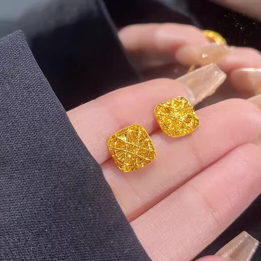 QMXD Vietnamese imitation gold brushed small sugar cube earrings for girls 2025 new style small fresh and high-end earrings for women sugar cube earrings