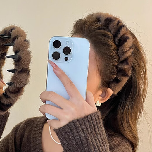 Mengkeduo big wave leopard print plush hair hoop high skull Korean lace tooth anti-slip hair pressure autumn and winter face wash headband broken hair arrangement plush leopard print head hoop light brown color