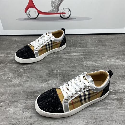 
NYIG Guangzhou men's shoes full of stars, red sole shoes, hot diamonds, high street versatile youth casual shoes, bright diamonds 9916 meters 40