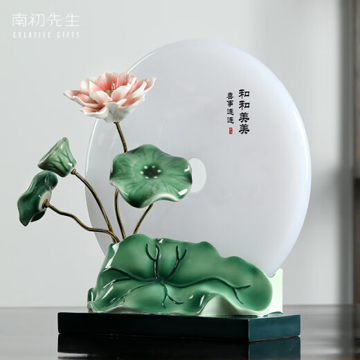 Mr. Nanchu Lotus Edredón pacífico adornos de nuevos adornos de estilo chino Crafts Room Office Ornnnnments Moving Moving Movings Jeje Moyei Peaceful Quilt es de aproximadamente 29*9*27.5cm de largo