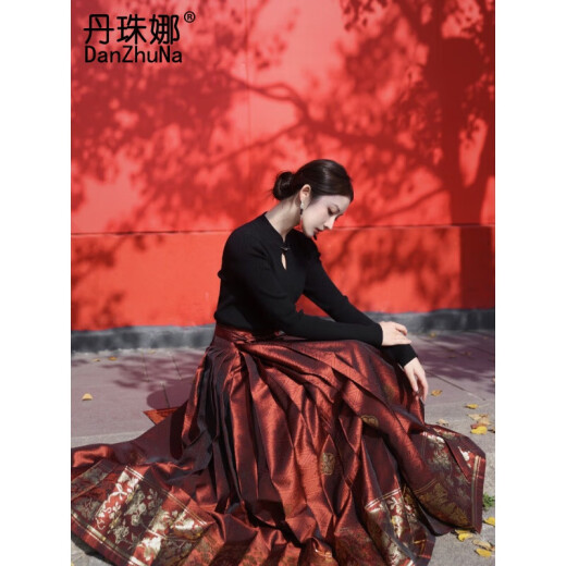 Danzhuna Horse Falda Falda completa Otoño Nuevo vestido chino Diario para el trabajo Versión modificada Versión Long Skirt Traje para mujeres 2679 Black Top + Red Horse Falda M