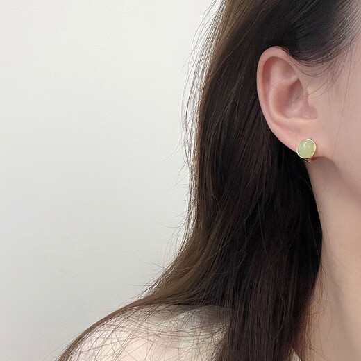 Yichan simple green jade earrings women's niche design high-end earrings 2025 new hot style light luxury earrings jade jade earrings 1000000