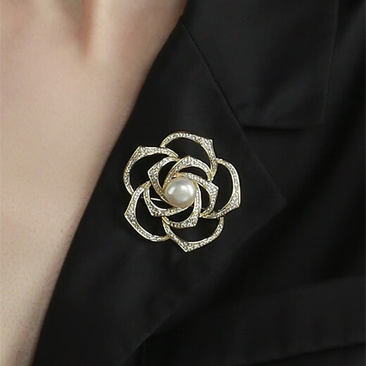 QUAMER2024 Camellia Small Fragrance Brooch French Full Diamond Zirconia Creative Hollow Corsage West Gold