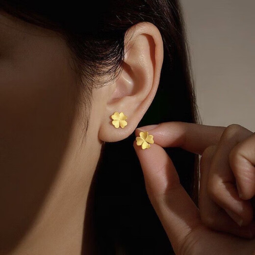 Vatican-made Old Phoenix Gold Store model gold-plated 999 pure silver four-leaf clover earrings for women 5G gold-wrapped silver earrings 2024 for girlfriend gold-wrapped silver + ancient four-leaf clover small earrings 2.3g