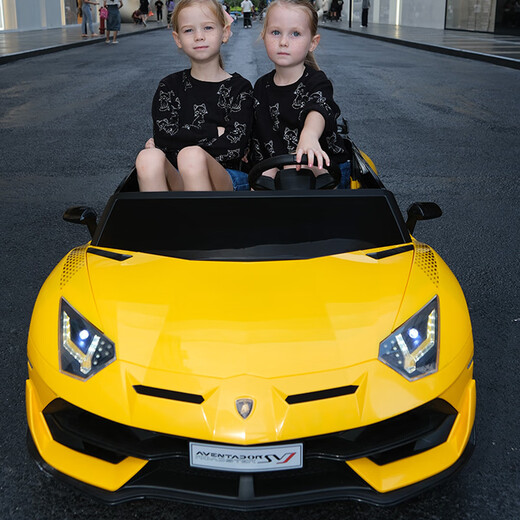 Join hands with an extra-large two-seater Lamborghini children's electric car toy that can sit on a baby's remote-controlled child stroller. Upgraded green full-featured + MP4 + 12A ultra-powerful battery, tug + portable charging + hydraulic butterfly wing door