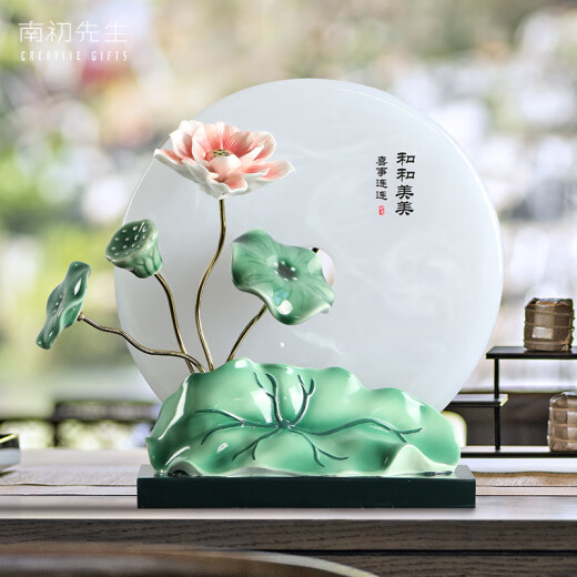 Mr. Nanchu Lotus Edredón pacífico adornos de nuevos adornos de estilo chino Crafts Room Office Ornnnnments Moving Moving Movings Jeje Moyei Peaceful Quilt es de aproximadamente 29*9*27.5cm de largo