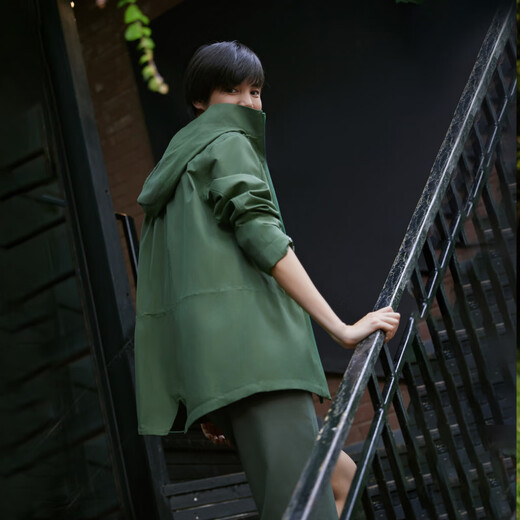 AIGLE AIGLE jacket star's same style windproof, rainproof, breathable, sports casual, fashionable fishtail women's jacket, basil green AR866 40 (170/92A)