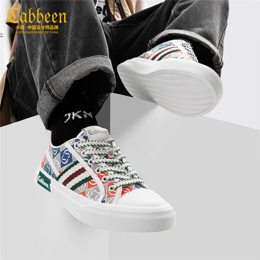 Carabin toile chaussures chaussures masculines pour les chaussures de planche décontractées respirant les chaussures de couleur polyvalente pour hommes pour les hommes à la mode des hommes à la mode masculine.