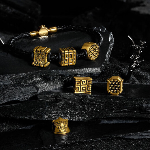 
Chow Tai Fook MONOLOGUE National Tide General Armor Guarding Courage Golden Transshipment Beads for Men and Women MR1477 Brave 20cm