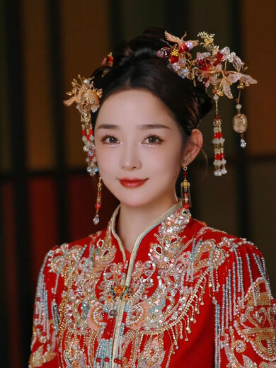 Mixin new 2025 new Chinese style light-colored Xiuhe clothing headwear, age-reducing dressing gown accessories, small lantern hairpin Xiuhe hair accessories, gold and red six-piece set of earring clips