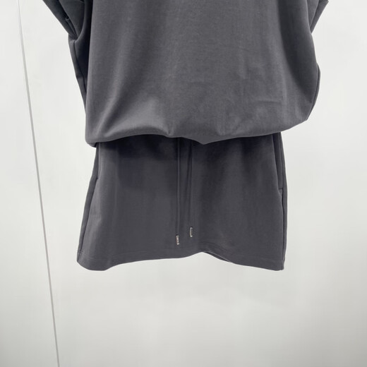 Wienos [gleicher Stil im Einkaufszentrum] Ainos 2025 Sommer Neues Produkt Ärmel und Kurzarm Shorts Anzug für Frauen 9215 Rauchgrau S