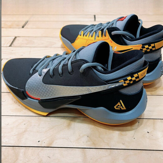Nike (Nike) Zoom Freak 2 EP Antetokounmpo 2 génération d'amorti en ciment blanc et de chaussures de basket-ball pratiques antidérapantes DC9854-300 Green Orange 40.5