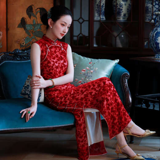 Ripples of the city's wind and red dust丨Summer oriental simple luxury style burnt-out velvet full-breasted retro Chinese plate button ancient method slim cheongsam red burnt-out velvet cheongsam L
