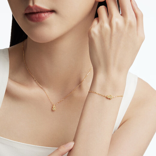 Chow Tai Fook Broken Gold Gourd Foot Golden Gold Pendant Necklace for Women (working fee of 420) 45cm About 3.7g EOF1591