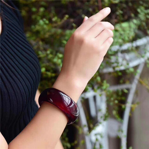 Fat Donglai's same blood amber bracelet beeswax female amber chicken oil yellow old wax wine red ethnic style jewelry gift wave blood amber bracelet width 22MM inner diameter 62MM