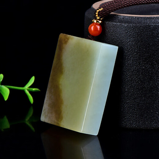 
A thousand-year-old jade Hetian jade nothing palette pendant for men and women universal fine and smooth peace and nothing palette jade pendant holiday gift model eleven QZM6995