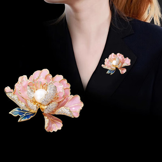 QUAMER Gold Store Peony Flower Brooch Women's High-end Luxury Chinese Pressed Cheongsam Collar Pin Large Clothes Accessories 20 Golden Green Leaf Lily 06498