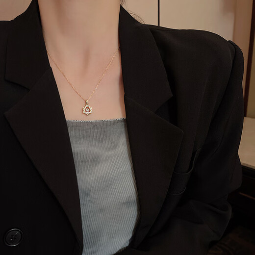 Moving pendant, smart six-pointed star necklace, light luxury niche design, women's autumn and winter clavicle chain accessories, smart six-pointed star necklace (A450)