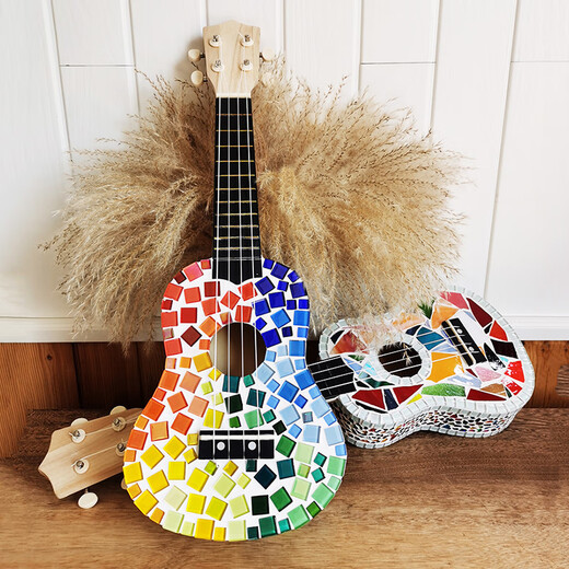 Handgefertigte DIY Mosaic Material Bag Hawaiianer kleiner Gitarre Ukulele 4-Saiten Ukulele Windmühle Ukulele + Materialbag