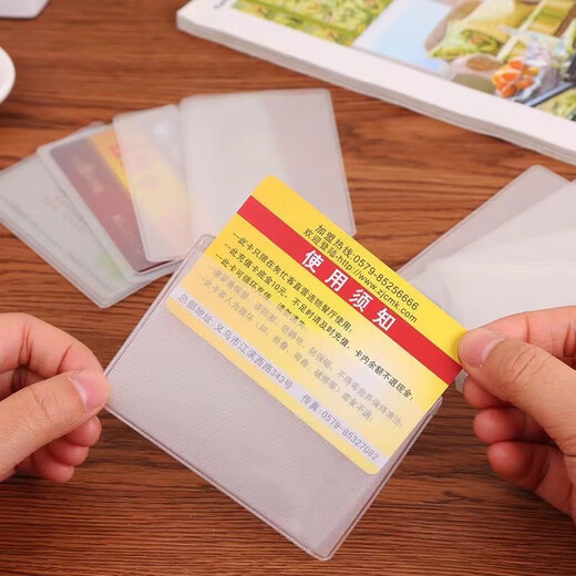 Reiseverkehr transparenter Anti-Magnetische matte DeMagnetisierungsbank-Kartenabdeckung Identitätsschutz Fall Mitgliedskarte Anti-Peeping-Kartenzertifikat 5 Packungen [ID-Kartenschutzfall]