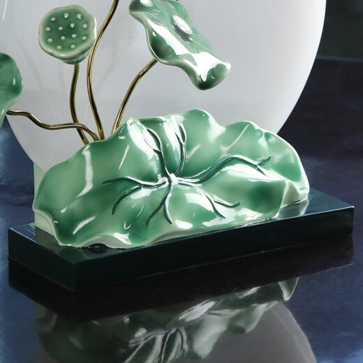 Mr. Nanchu Lotus Edredón pacífico adornos de nuevos adornos de estilo chino Crafts Room Office Ornnnnments Moving Moving Movings Jeje Moyei Peaceful Quilt es de aproximadamente 29*9*27.5cm de largo