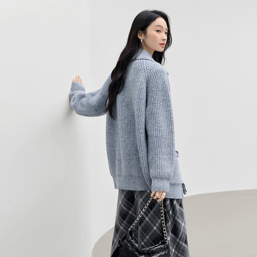 Dialogue (DUIBAI) Retro Horn Button Lapel Sweater Cardigan Women's 2025 Winter New Style Relaxed Lazy Loose Knitted Jacket Light Gray Blue L