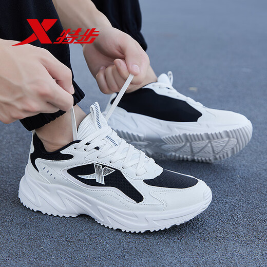XTEP (XTEP) Herrenschuhe, Sportschuhe, Frühlings- und Herbst -Laufschuhe, neue Lederflächen wasserdichte Freizeitschuhe, Herren -Teenager -Dad -Schuhe, Herren Segel weiß schwarz [Lederoberfläche] 42