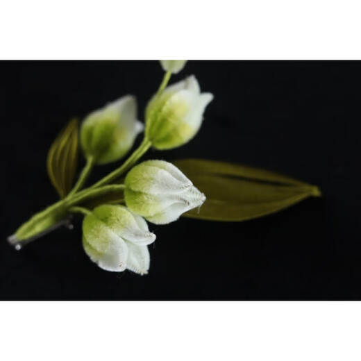 La nouvelle broche de fleurs en velours de Shiyun en 2025 de style Yangzhou patrimoine culturel intangible Lily à la main de la vallée Gift de la Saint-Valentin pour la coiffure de petite amie (non soutenue pendant 7 jours sans raison)