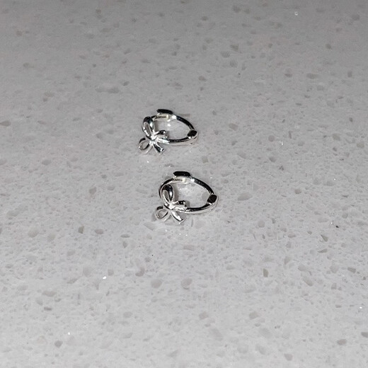 Birds watching the sun don't need to take off their bow earrings when sleeping. Mini, exquisite, cute, ear bone earrings, earrings, and earrings. A pair of golden bows (with exquisite packaging box)