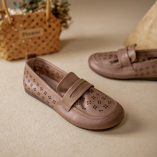 Kanglibi genuine leather soft sole mother shoes single shoes middle-aged and old comfortable and not tired leather shoes middle-aged and old young and non-slip women's shoes spring and autumn style 677 hole style bean paste color mother comfortable and good shoes 39