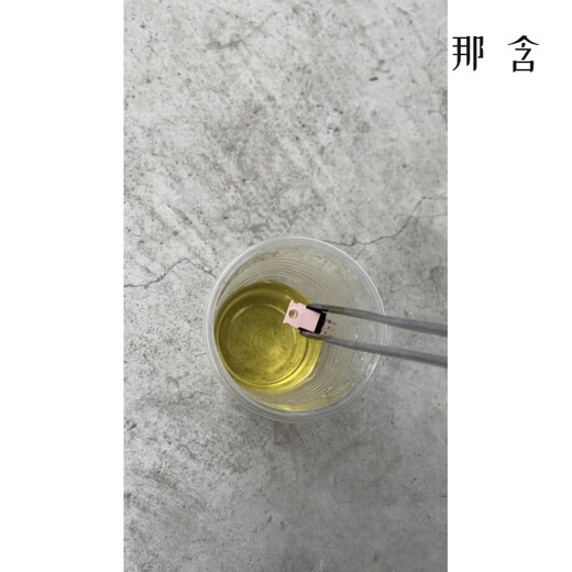 Chuangjingyi entzieht Zinnflüssigkeit und Blechwasser, IC Speziales Zinnwasser, Zinnstrippflüssigkeit, Lötmittel-Blechbeschichtung kann entfernt werden, die Haupthochgeschwindigkeits-Hochgeschwindigkeits-Zinnwasser 701: 500 g Probenpackung