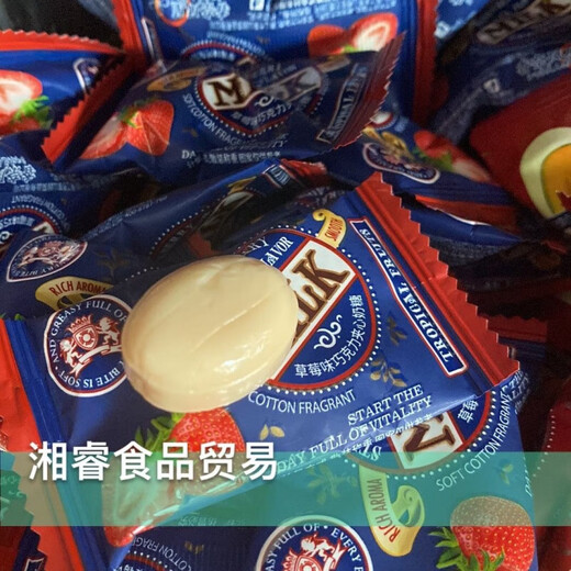 Valerie Chanel Fengya coconut flavor/strawberry flavor/cantaloupe-filled toffee tastes far better than wedding candy snacks for students. Mixed flavors 250g, about 30 pieces