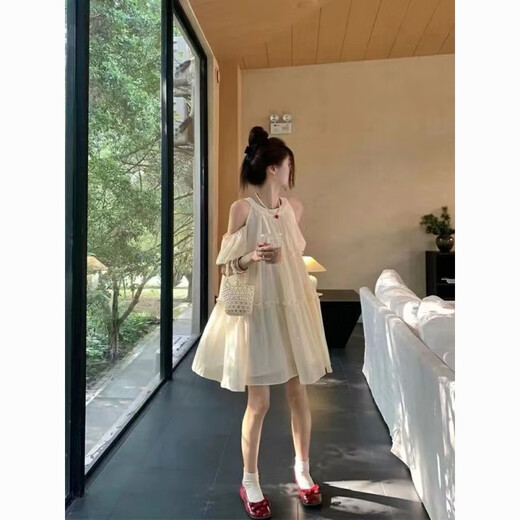 月半晴（YUEBANQING）夏季新款826气质法式连衣裙温柔露肩设计显瘦甜美仙女裙子a字裙 浅黄色 均码